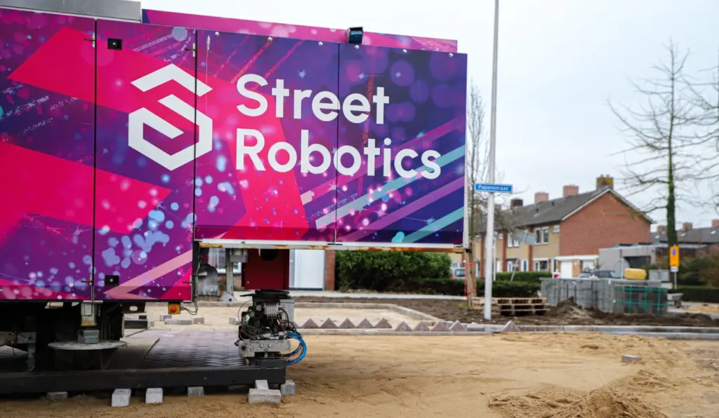 Street Robotics bij bestratingswerk — Figma-ontwerpbeeld