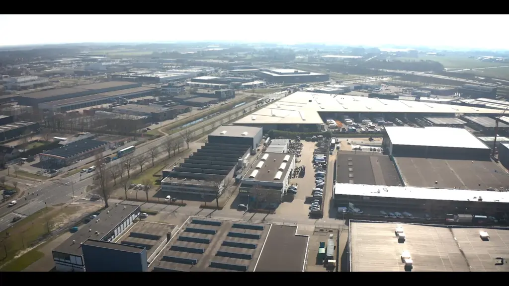 Luchtbeeld van het bedrijfsterrein van De Krom